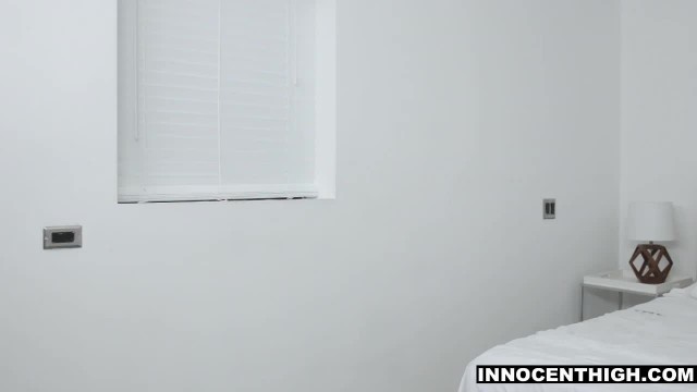 Молодая деваха прыгает на члене соседа