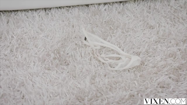 Милфа подложила дочь под нового мужа